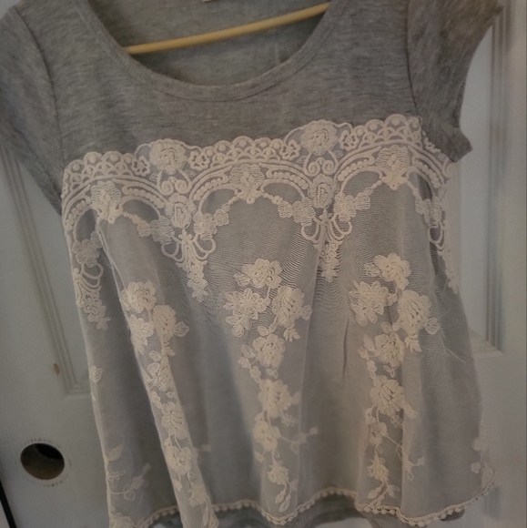 Small blouse - Picture 1 of 2